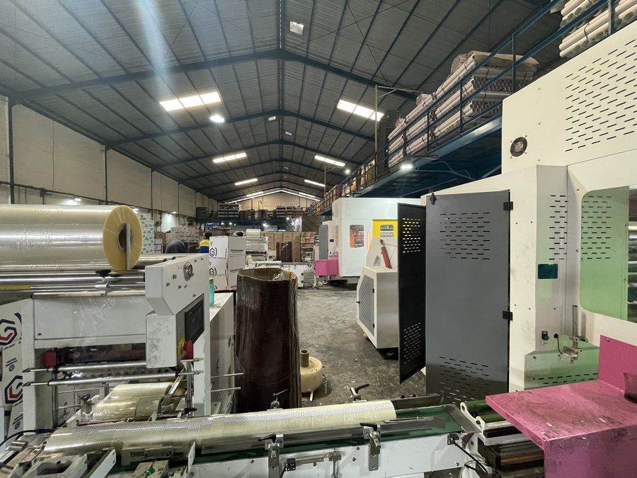 Workshop produksi pabrik lakban Semarang: mesin coating, slitting, dan packing otomatis